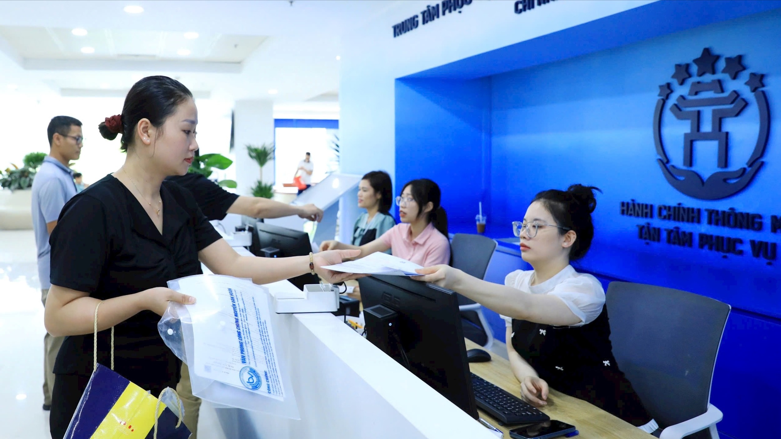 Tiếp nhận hồ sơ theo hình thức trực tuyến đối với 12 thủ tục hành chính, dịch vụ công