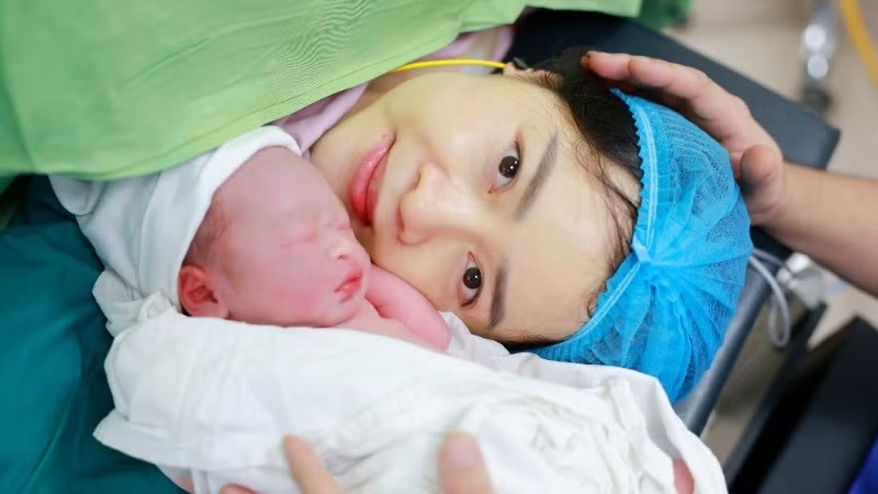 Kỳ tích sản khoa: Cặp song thai chào đời cách nhau 13 tuần