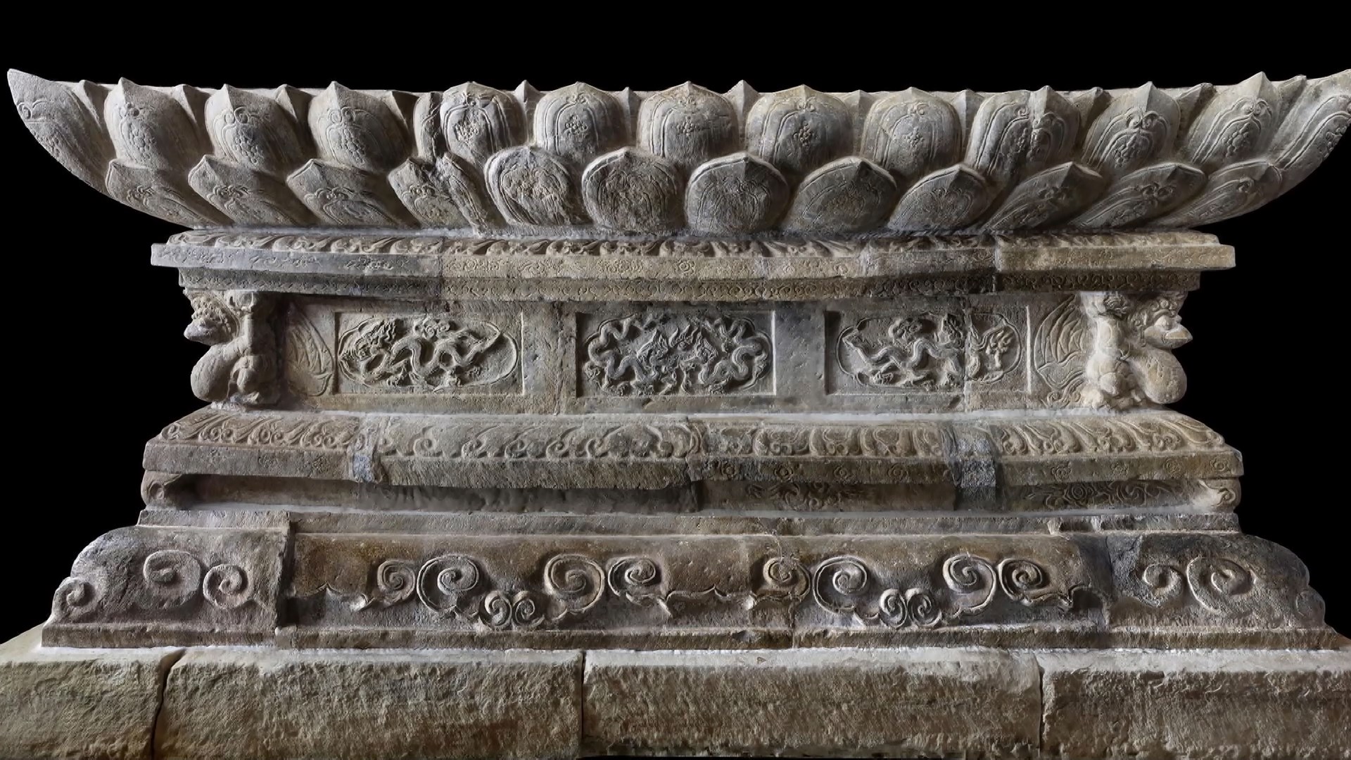 Độc đáo bảo vật bàn thờ Phật thời Trần