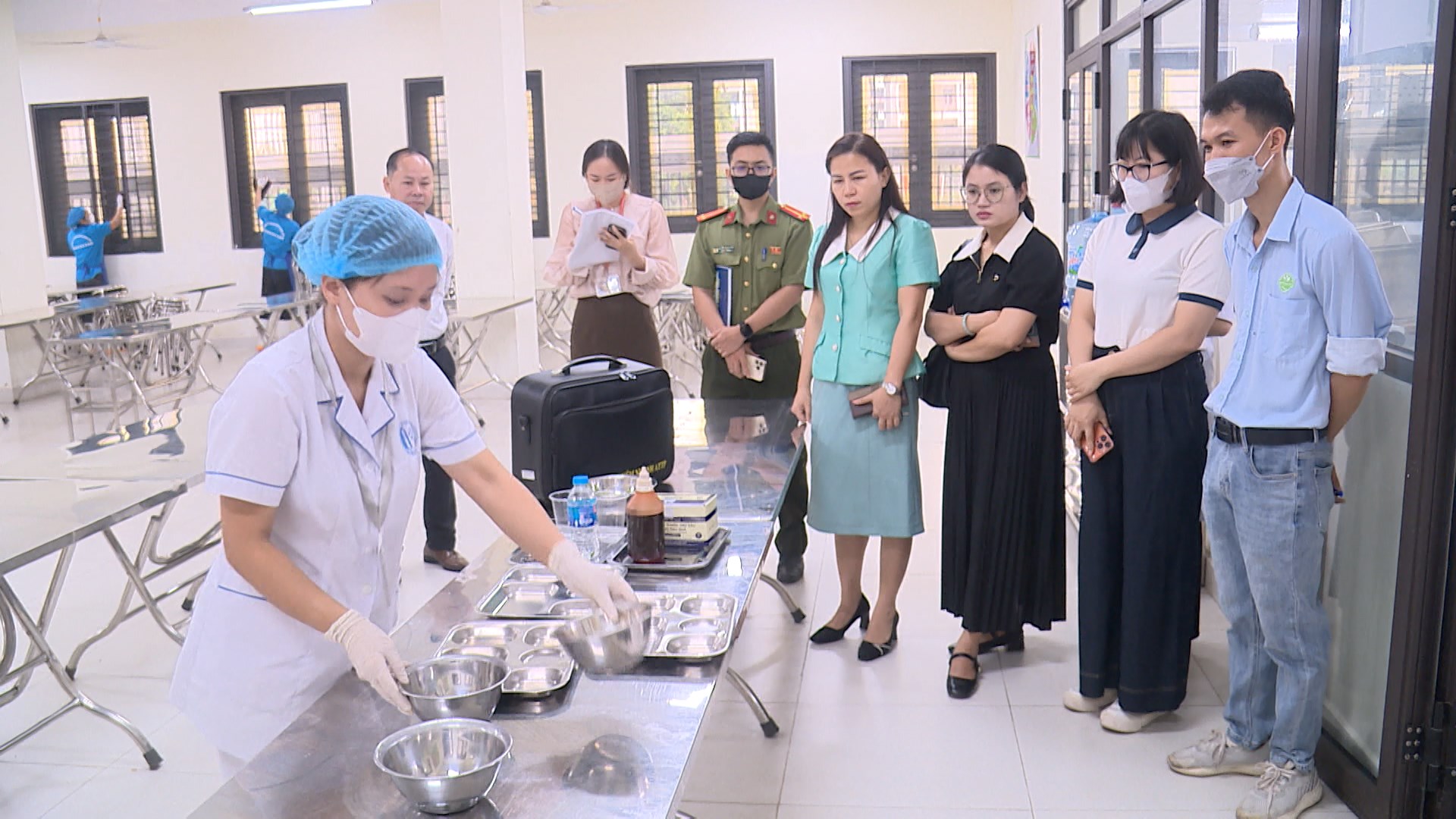 Phường Thượng Cát siết chặt an toàn thực phẩm tại bếp ăn học đường