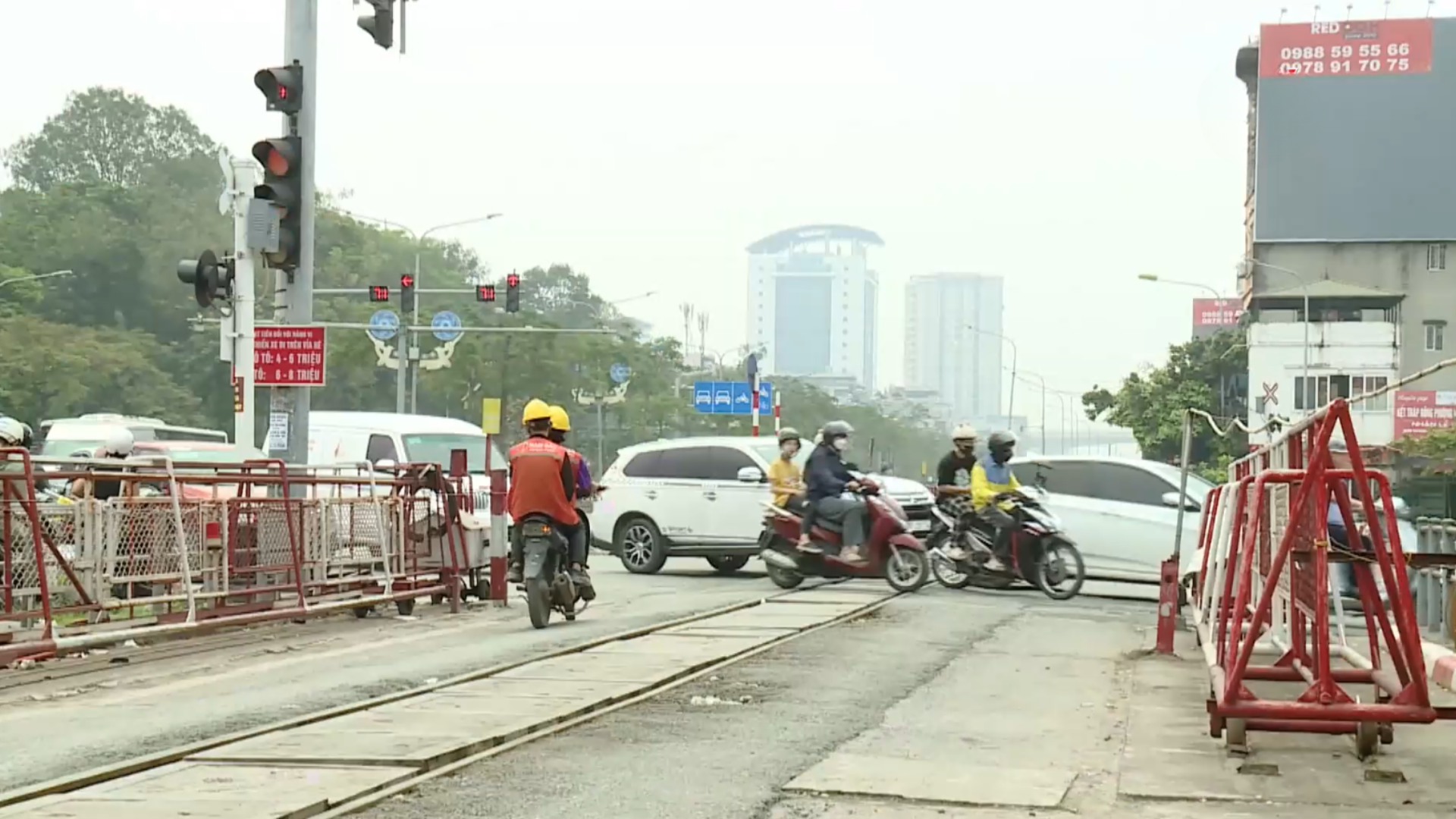 Một ngày có hơn 100 trường hợp vi phạm tại điểm giao cắt đường sắt