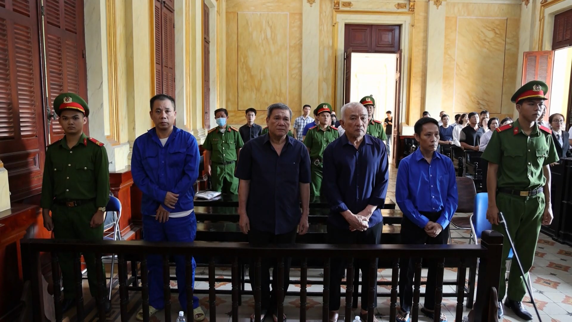 Xét xử nhóm bị cáo gây thiệt hại hơn 1.000 tỷ đồng