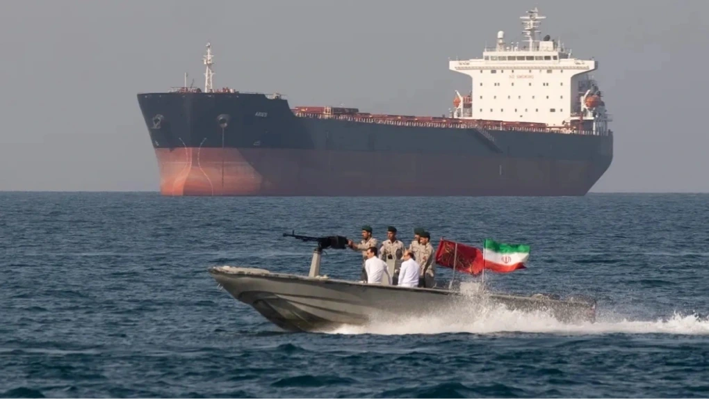 Iran cảnh báo tái phong tỏa eo biển Hormuz