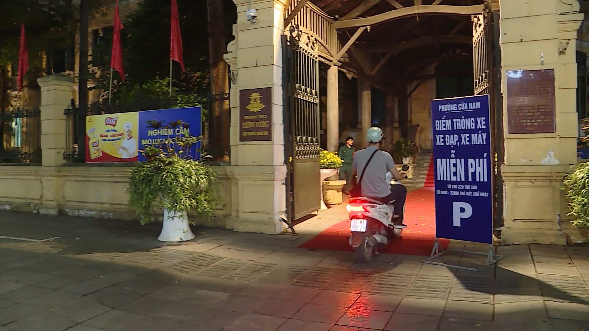 Người dân được gửi xe miễn phí tại 26 Hàng Bài dịp cuối tuần