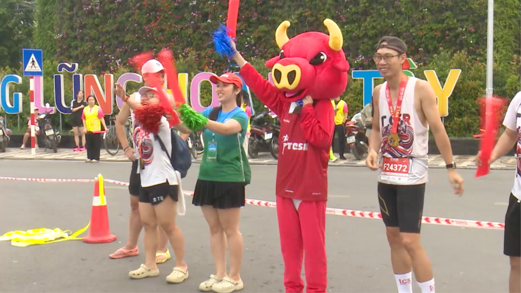 Tình nguyện viên - 'Linh hồn' của các giải chạy