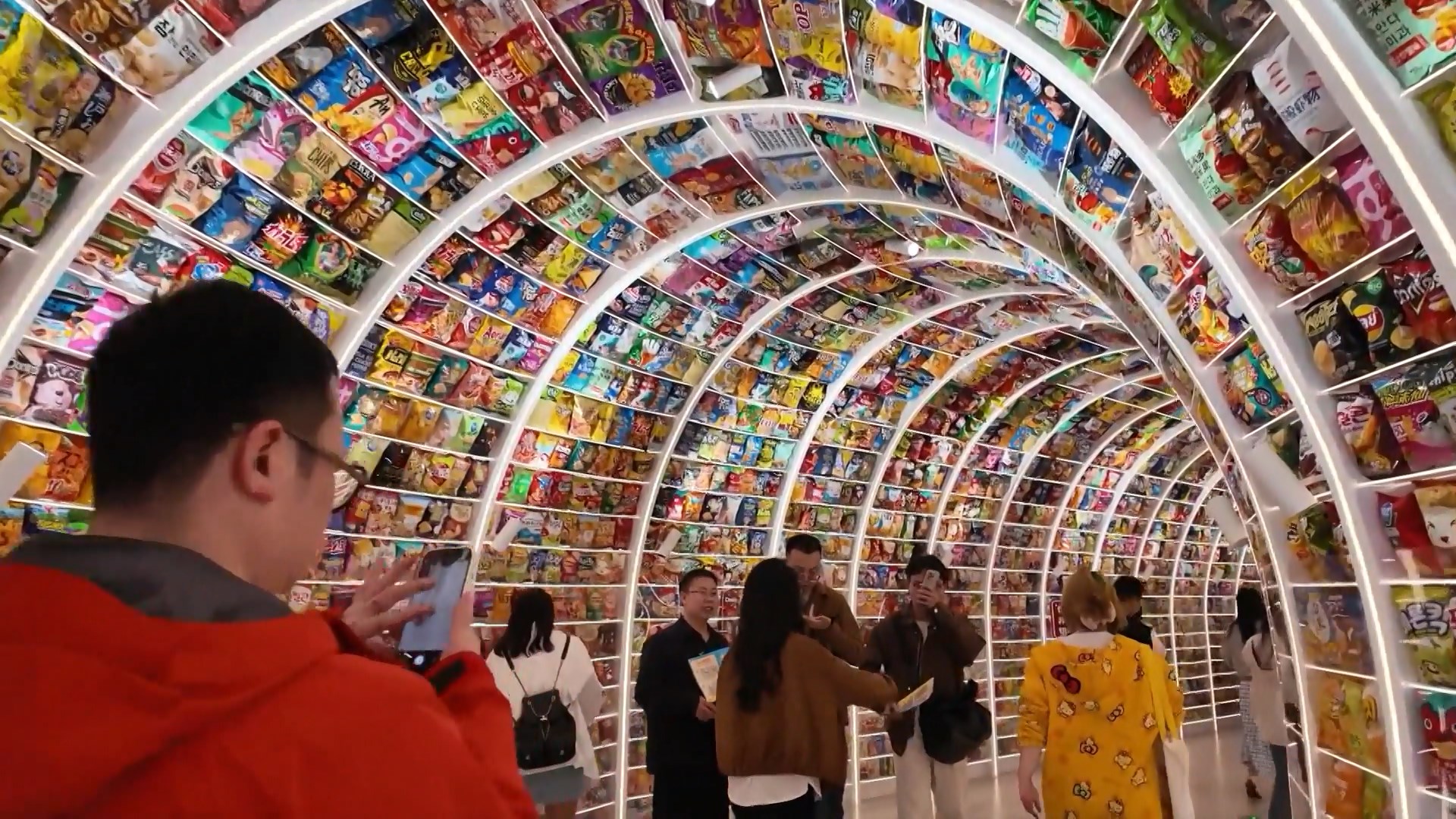 Trung Quốc khai trương cửa hàng đồ ăn vặt lớn nhất thế giới