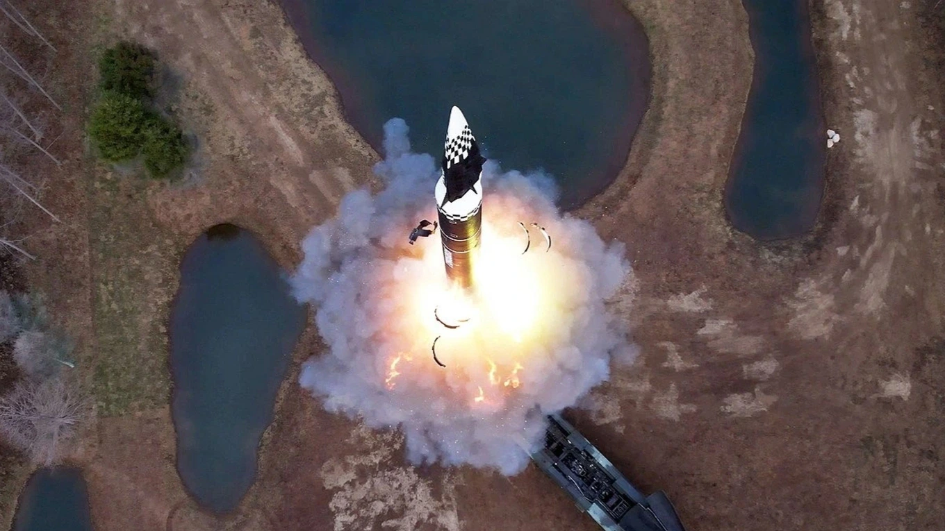 Hàn Quốc họp khẩn về vụ phóng tên lửa của Triều Tiên