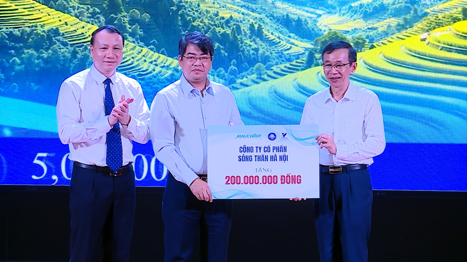 Học bổng 'đồng hành' chắp cánh ước mơ giảng đường