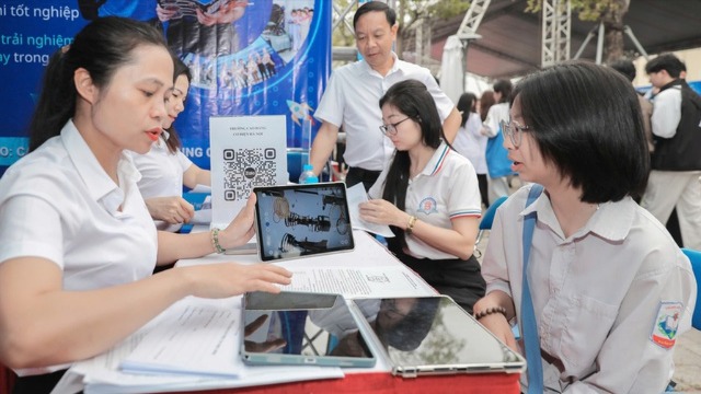 Hàng nghìn học sinh, sinh viên Hà Nội được tiếp cận cơ hội việc làm 