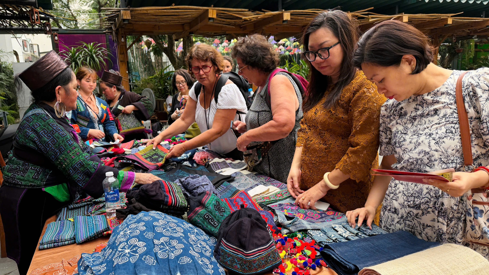 Triển lãm 'Gieo xanh nơi đỉnh mây' 
