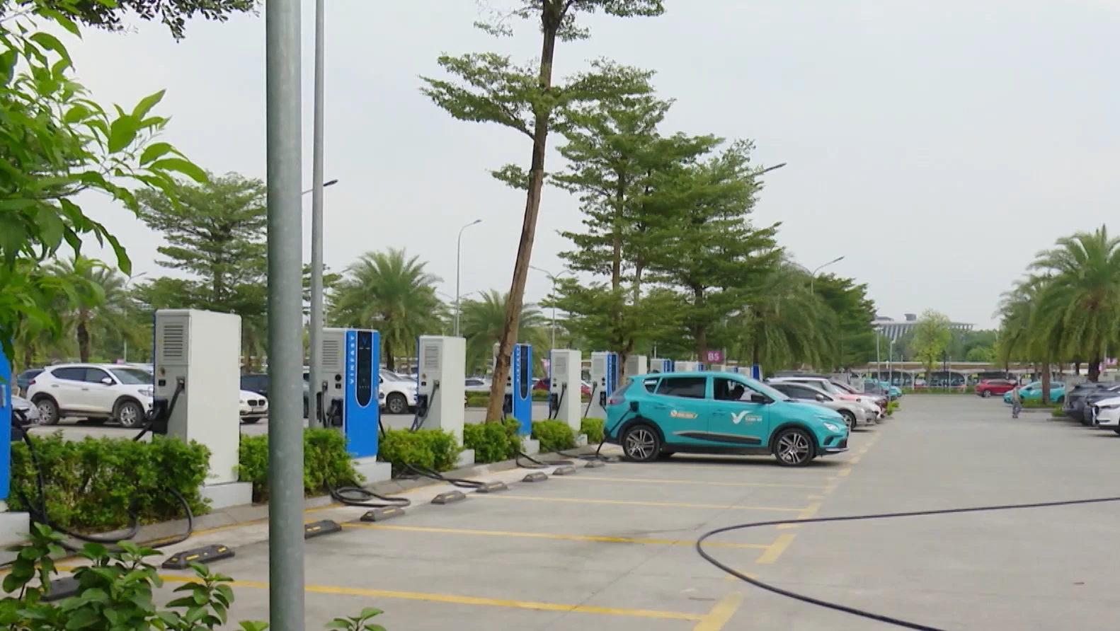 Quy hoạch đô thị phải tích hợp trạm sạc xe điện