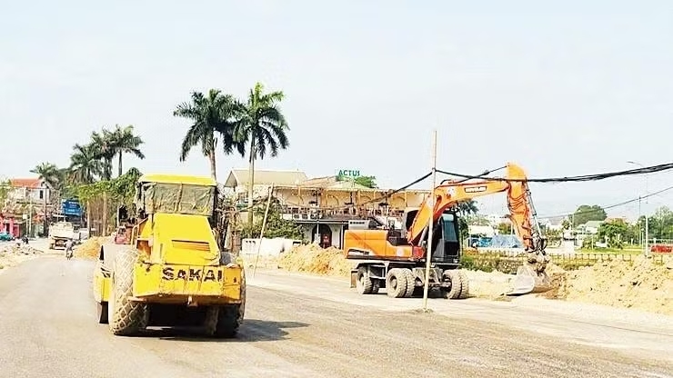 Tập trung đẩy nhanh tiến độ thi công Quốc lộ 6