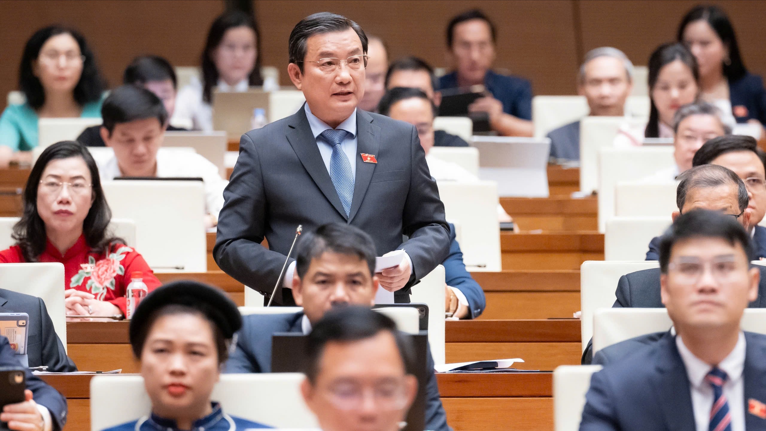 Quốc hội thảo luận tình hình kinh tế - xã hội, phấn đấu mục tiêu tăng trưởng hai con số