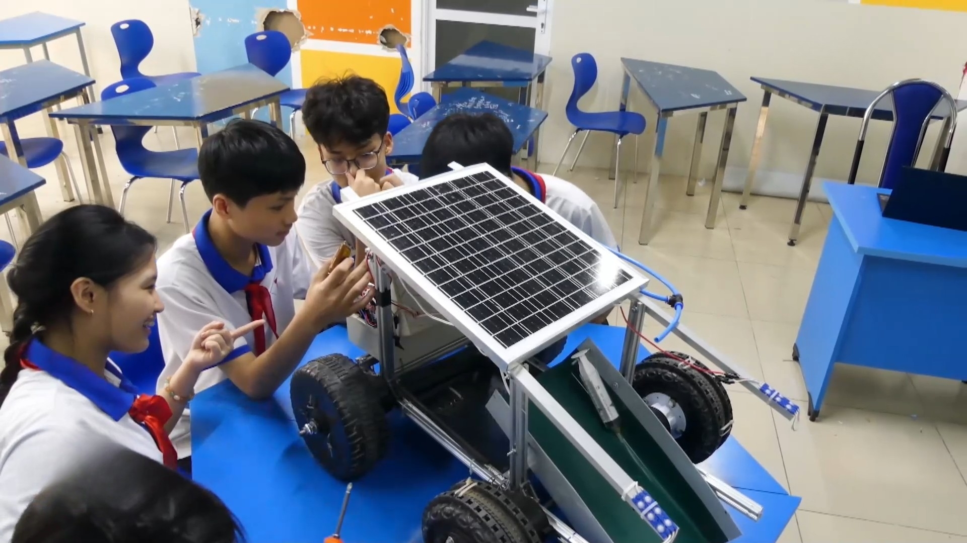 Chuyển đổi số trong giáo dục: Từ lớp học đến thành tích