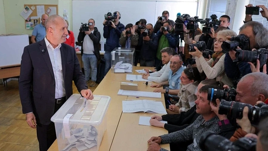 Bầu cử tại Bulgaria: Đảng của ông Rumen Radev dẫn trước áp đảo