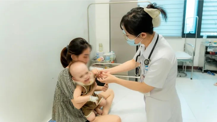 Cảnh báo biến chứng nguy hiểm của bệnh tay chân miệng