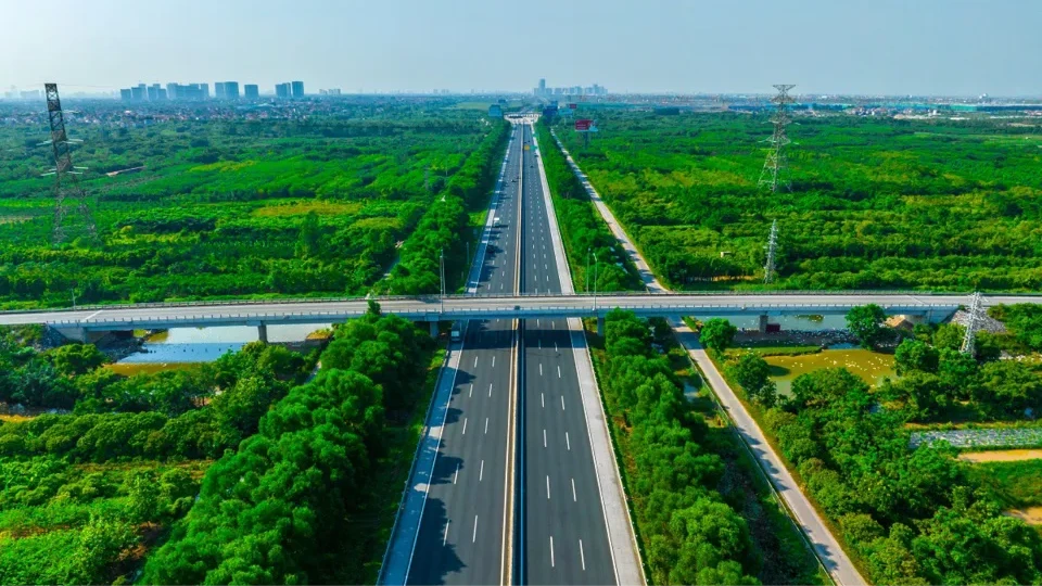 Cả nước đã hoàn thành và đưa vào sử dụng hơn 24.300km quốc lộ