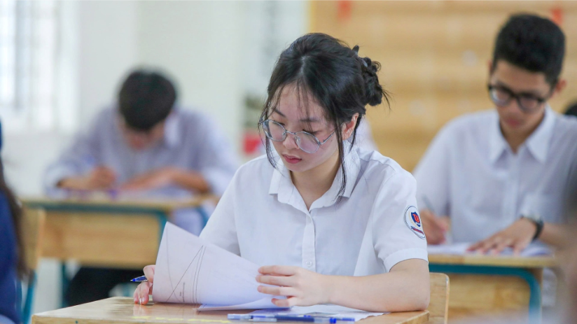 Sẻ chia thay kỳ vọng: Giảm áp lực mùa thi cho học sinh cuối cấp