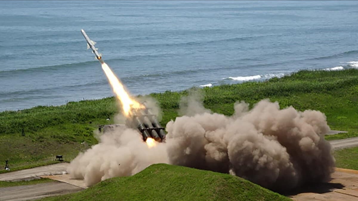 Nhật Bản nới lỏng xuất khẩu vũ khí: Bước ngoặt chiến lược