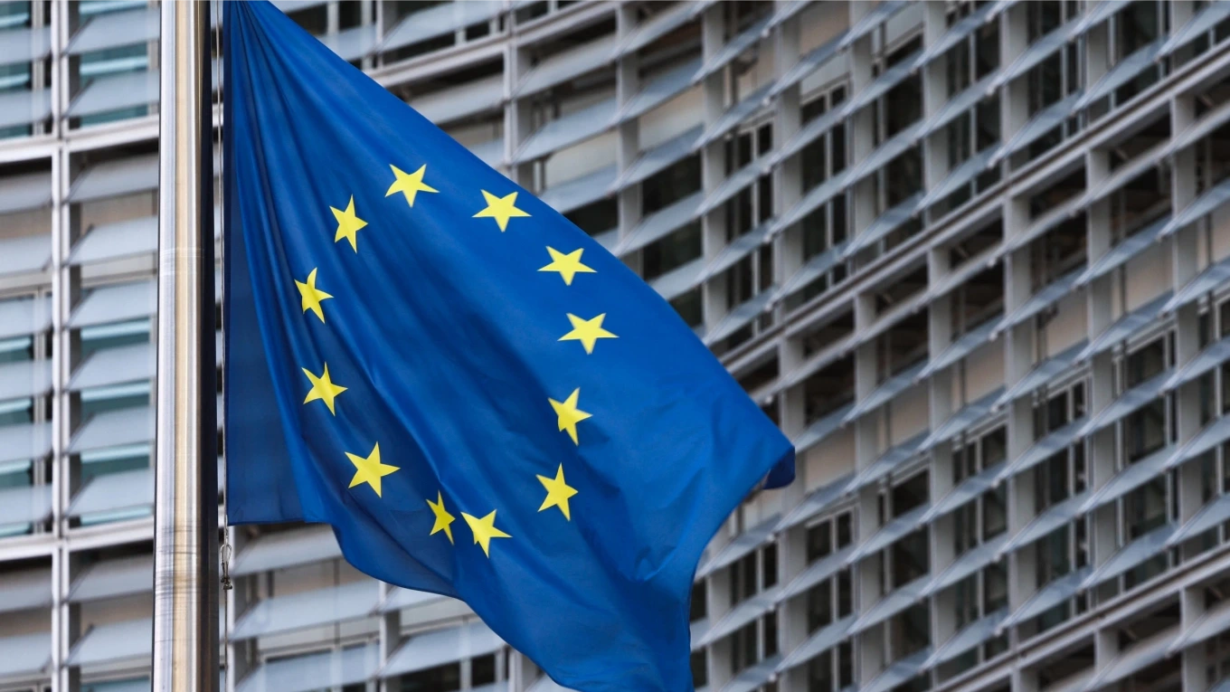 EU phê duyệt khoản vay hơn 100 tỷ USD cho Ukraine