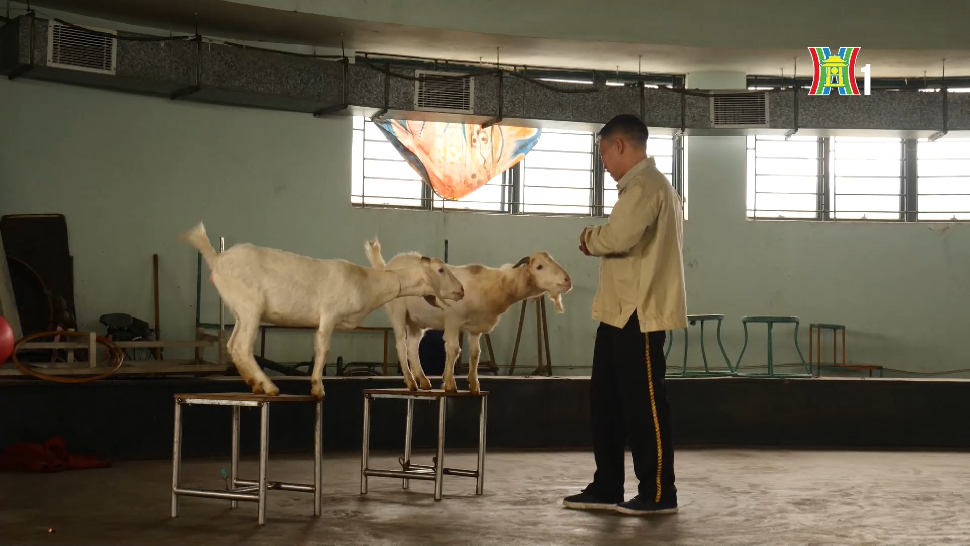 Phía sau ánh đèn sân khấu | Người Hà Nội |21/04/2026