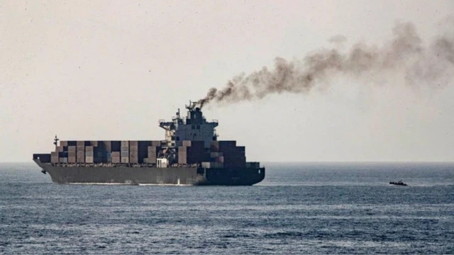 Mỹ chặn ba tàu chở dầu Iran
