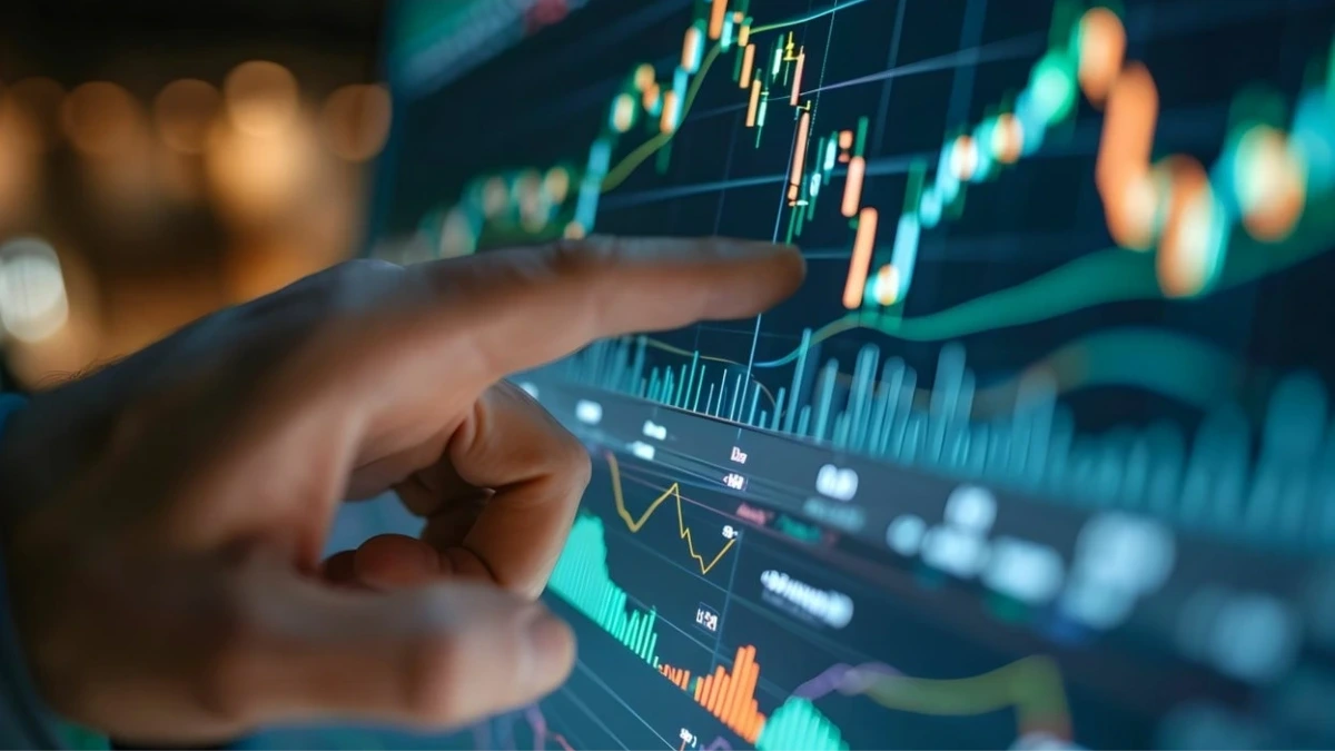 Thanh khoản tăng mạnh, khối ngoại tiếp tục bán ròng