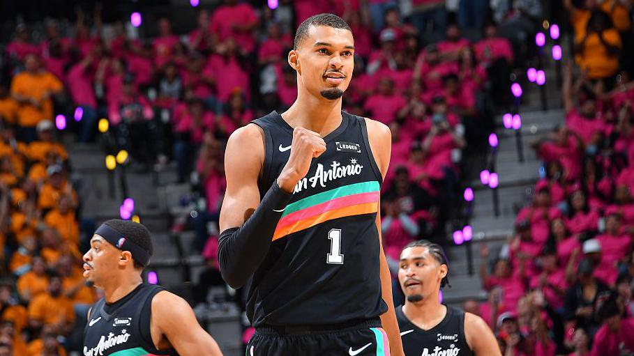 Victor Wembanyama được vinh danh ở NBA