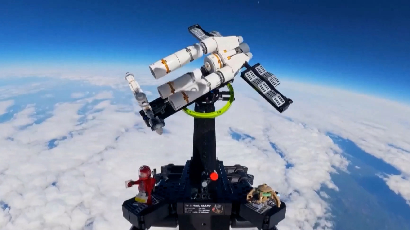 Bộ LEGO lập kỷ lục sau chuyến bay lên khí quyển trái đất