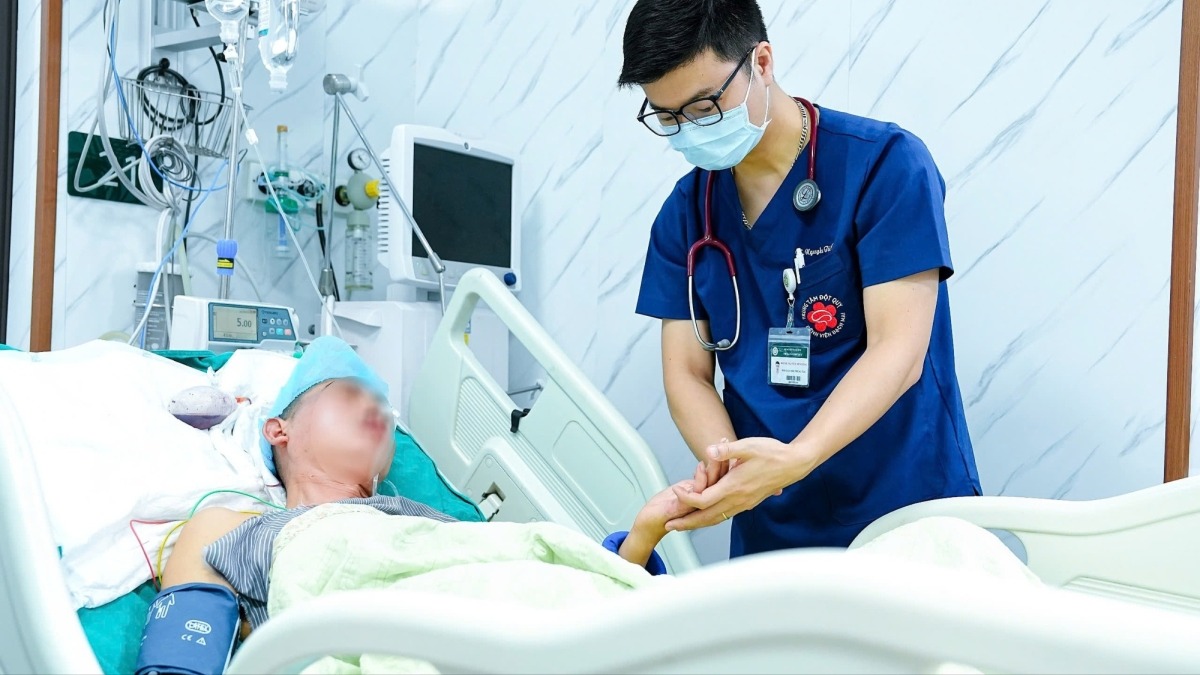 Tắm ngay sau khi đi nắng - Thói quen nguy hiểm dễ gây đột quỵ