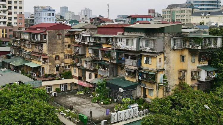 Nhà tập thể cũ ở Hà Nội hạ giá sâu, vẫn khó tìm người mua