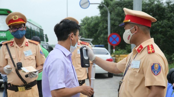 Siết chặt kiểm tra nồng độ cồn trước kỳ nghỉ lễ