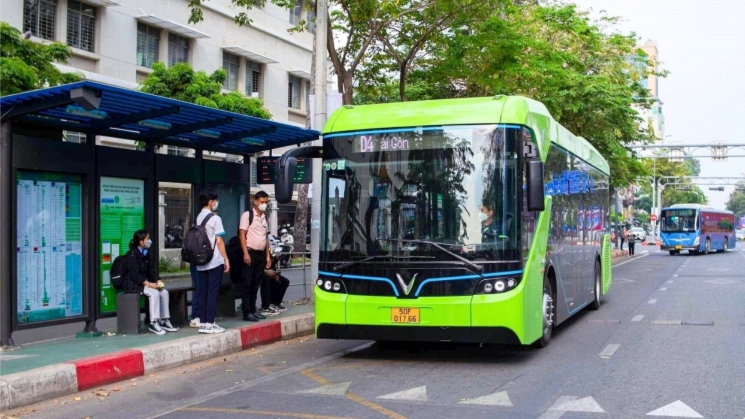Người dân vui mừng lựa chọn phương tiện công cộng miễn phí