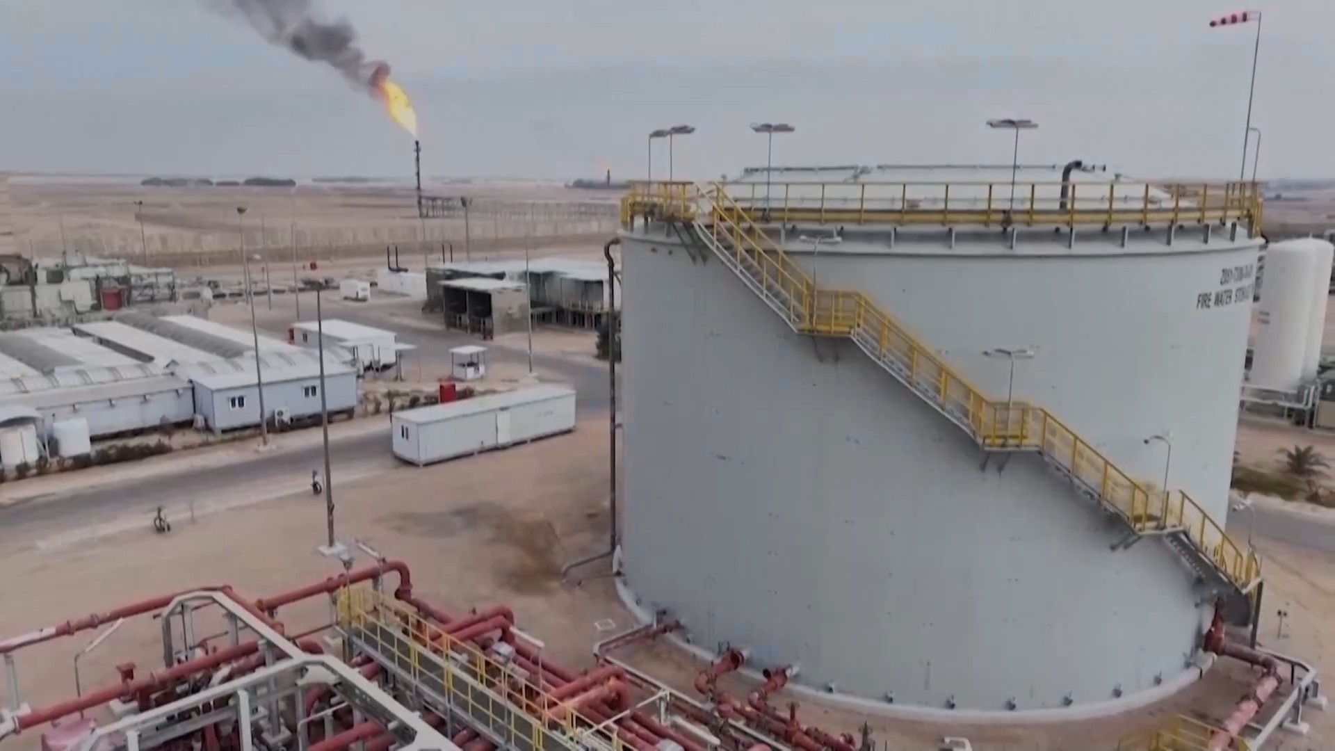 Giá dầu tăng trở lại khi Hormuz tiếp tục bị phong tỏa