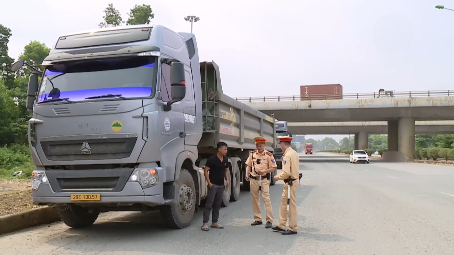 Siết chặt quản lý phương tiện vận tải, đảm bảo ATGT