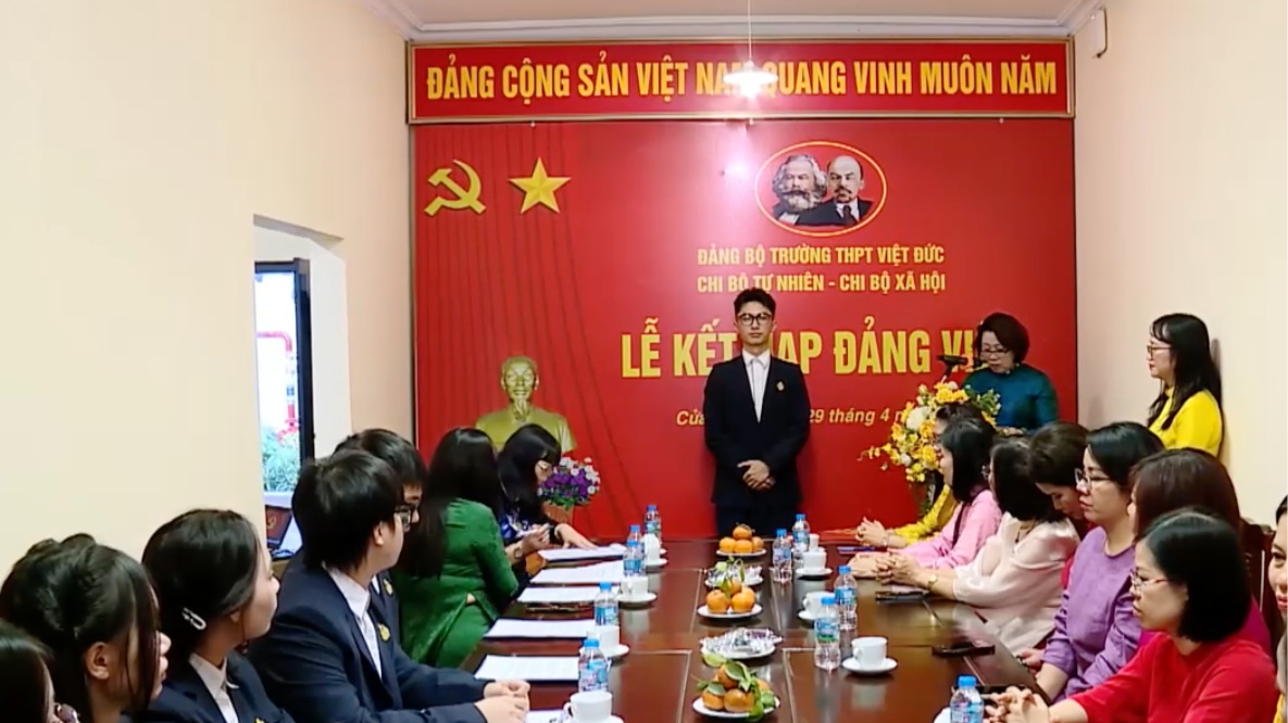 Tự hào những Đảng viên tuổi 18