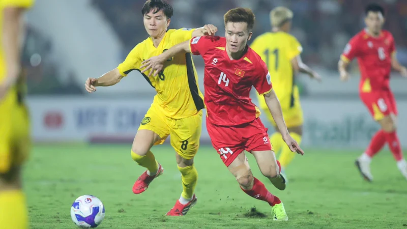 Hoàng Đức dính chấn thương