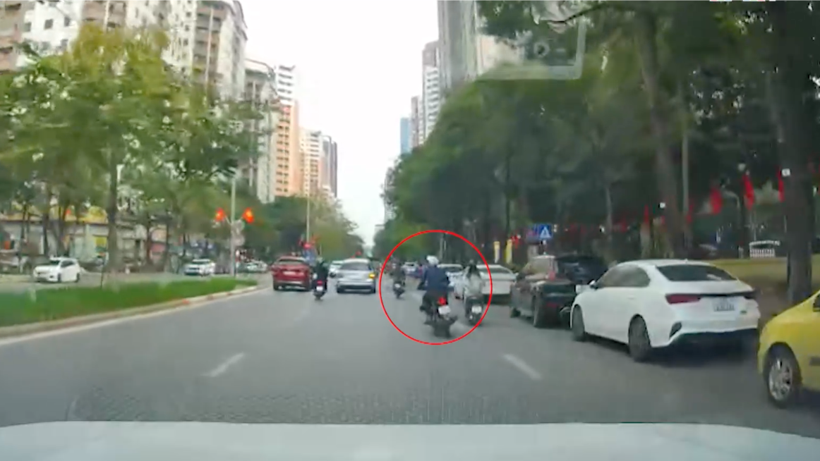 Bắt giữ đối tượng móc trộm điện thoại của sinh viên