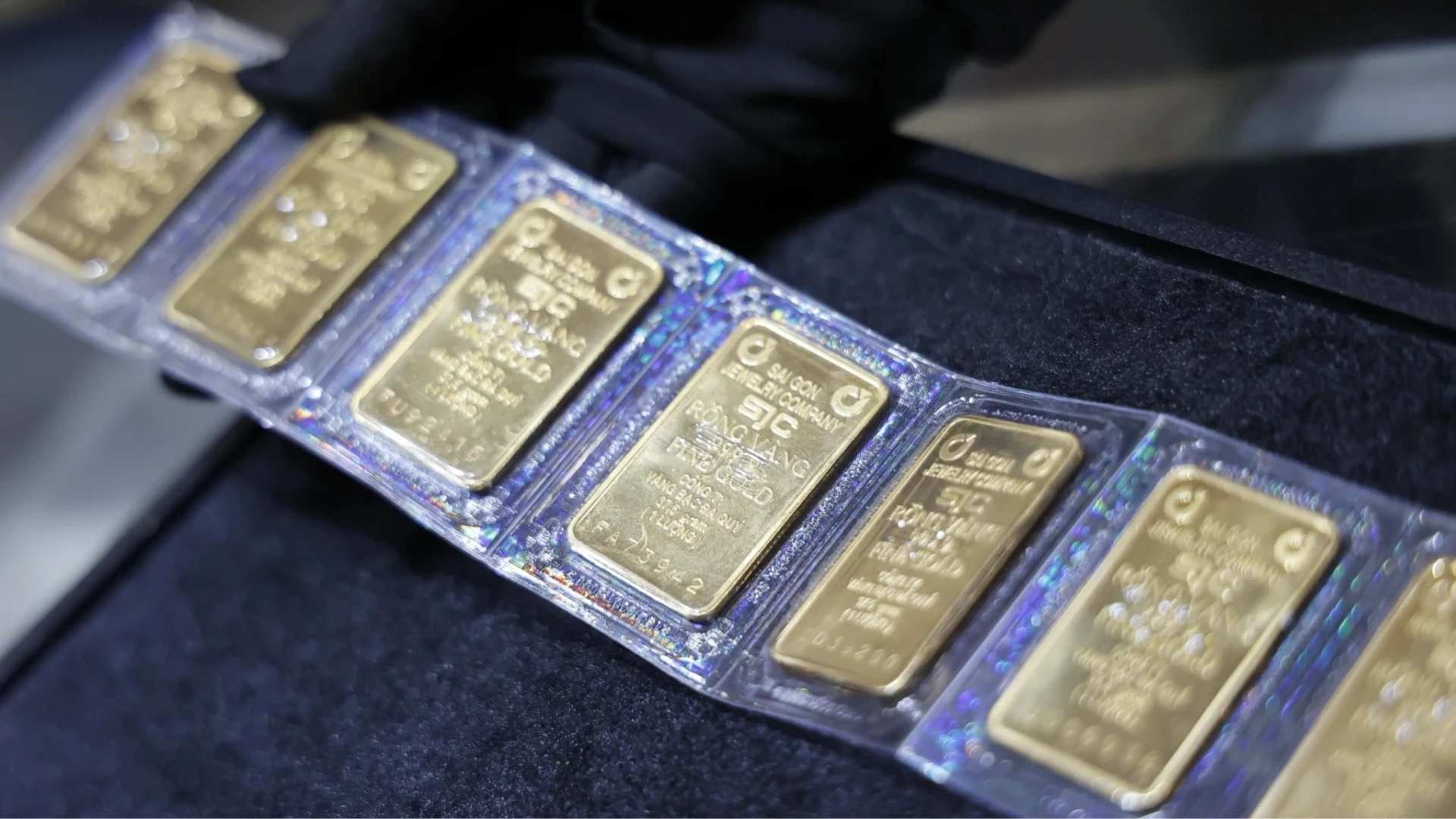 Giá vàng trong nước tăng mạnh tới hơn 2 triệu đồng/lượng