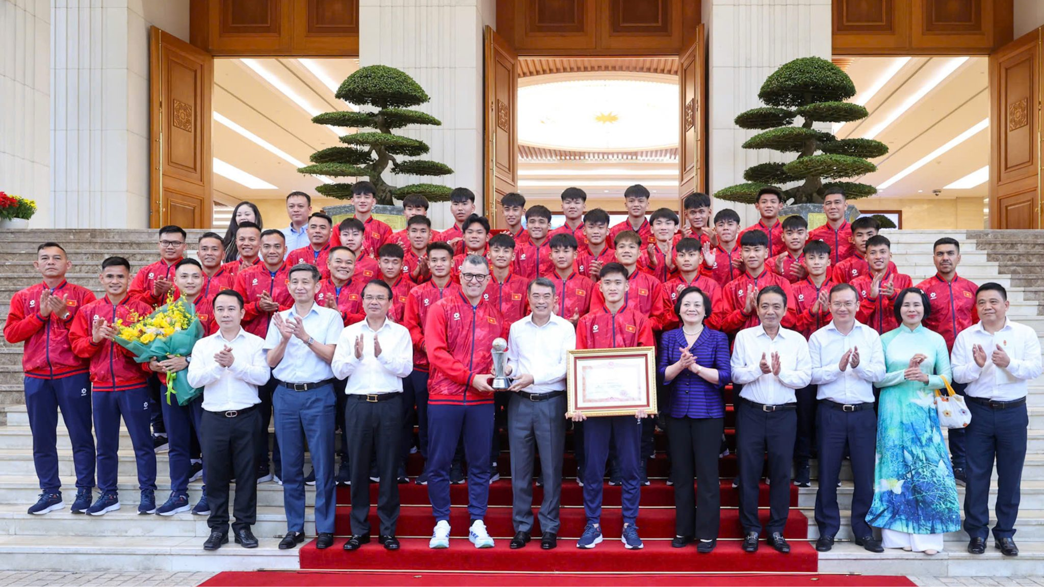 Thủ tướng Lê Minh Hưng gặp mặt, chúc mừng Đội tuyển U17 Việt Nam