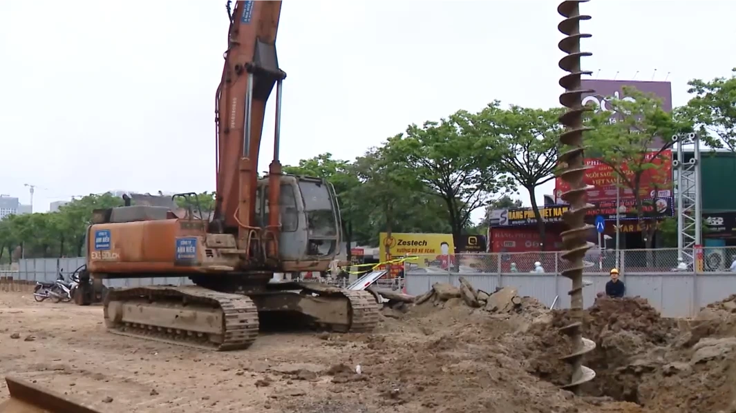Công trường không ngày nghỉ, chạy đua từng giờ