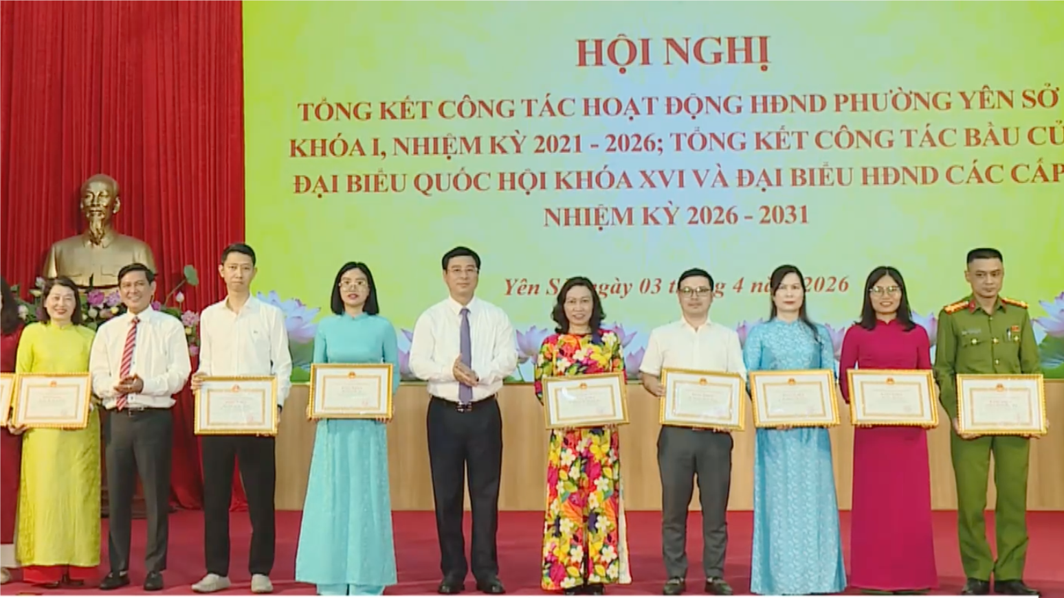 Phường Yên Sở khen thưởng thành tích trong công tác bầu cử