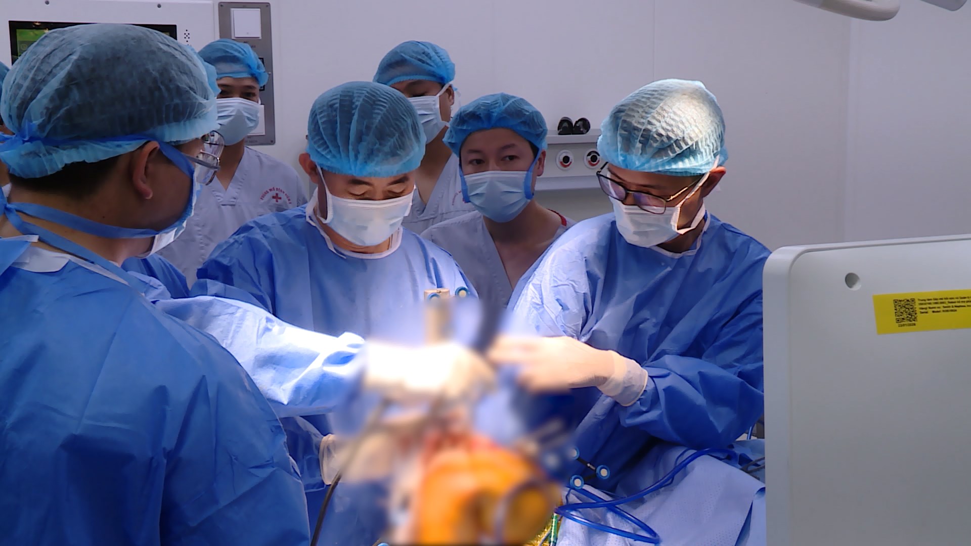 Thay khớp gối toàn phần dưới sự hỗ trợ của robot