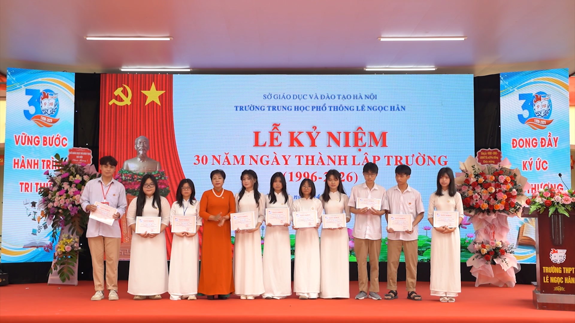 Ba thập kỷ gieo mầm tri thức