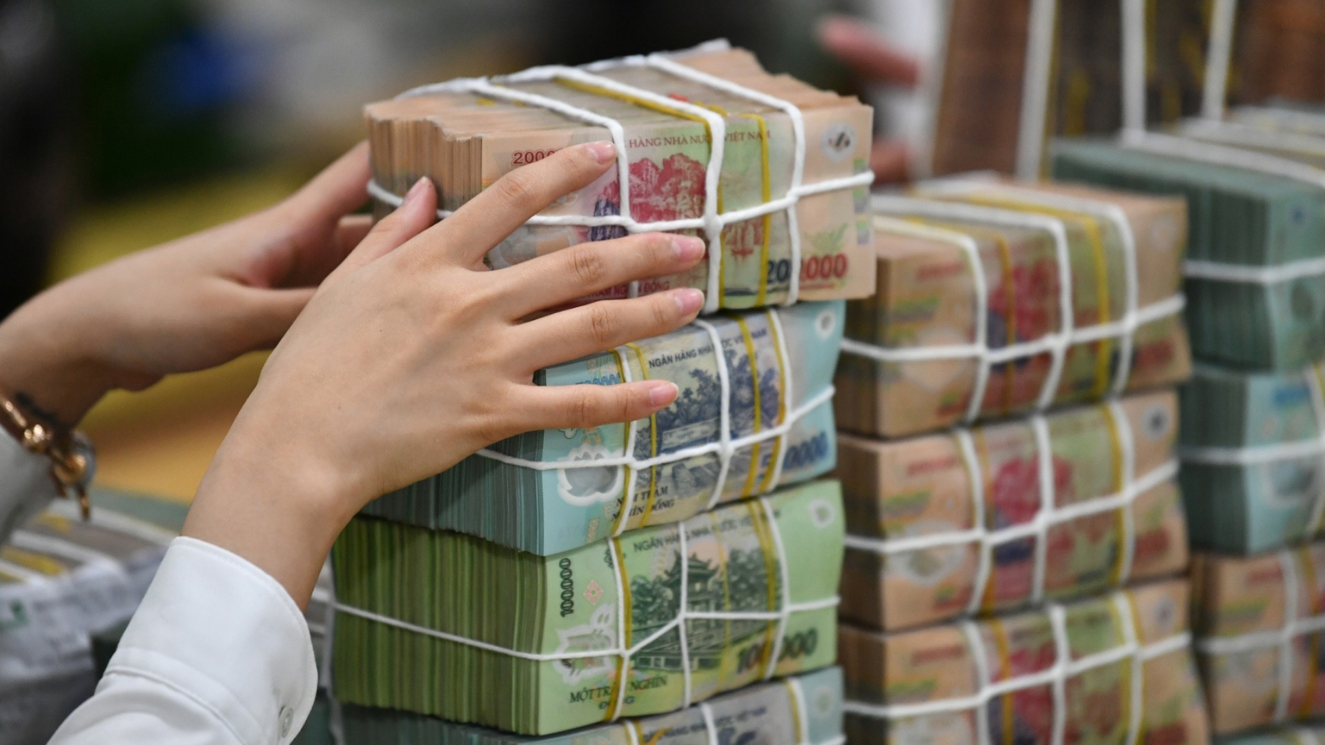 Tín dụng tăng trưởng 2,15%, huy động vốn tăng 0,44%