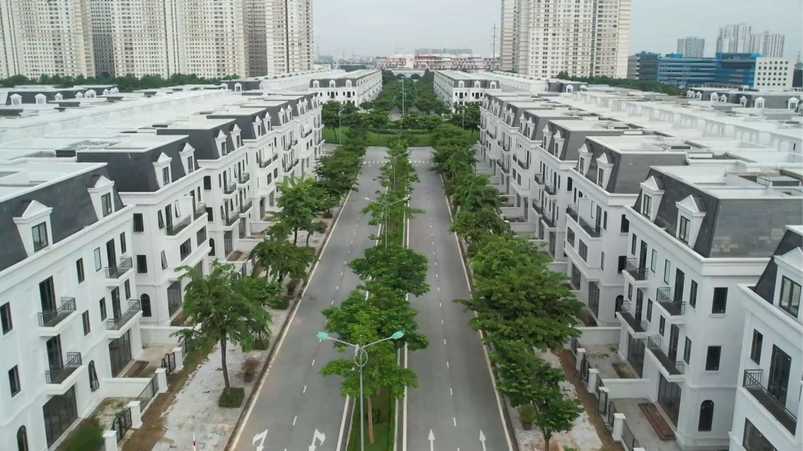 Nhà đắt tiền ngày càng khó bán