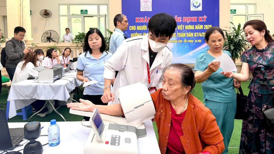 Hàng nghìn người dân được khám sức khỏe miễn phí