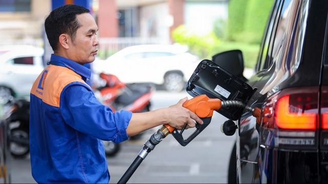 Giá xăng ở Việt Nam đang thấp hơn nhiều nước trong khu vực