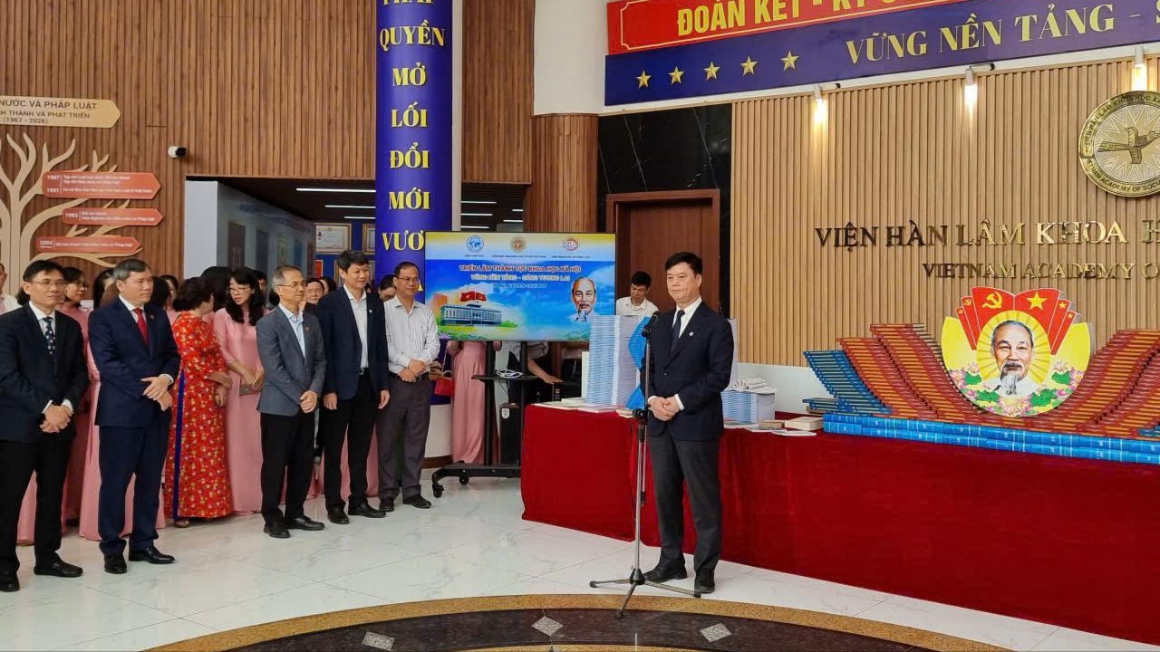 Khai mạc trưng bày 'Vững nền tảng - Sáng tương lai'