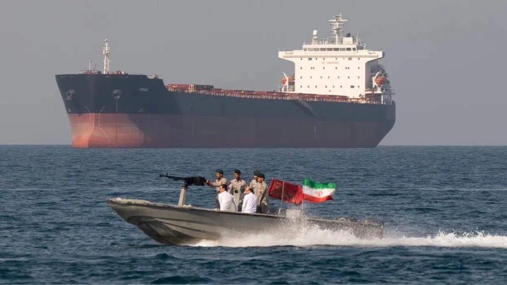 Tương lai eo biển Hormuz sau loạt tối hậu thư của Mỹ